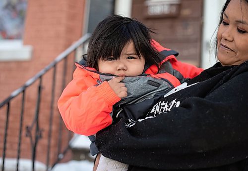 JESSICA LEE / WINNIPEG FREE PRESS

Kyetta Fontaine poses for a portrait on January 26, 2022 in front of her home holding her daughter, 18 month old Octavia Houle.

Reporter: Dylan





