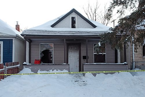 MIKE DEAL / WINNIPEG FREE PRESS
The remains of a house fire at 323 Simcoe Street Thursday morning.
220127 - Thursday, January 27, 2022.