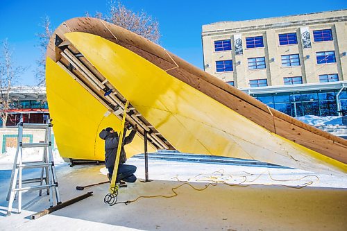 MIKAELA MACKENZIE / WINNIPEG FREE PRESS

Tom Gharagyozyan, with Sputnik Architecture, assembles Sunset (one of the 2022 warming huts) at The Forks in Winnipeg on Thursday, Jan. 27, 2022. Standup.
Winnipeg Free Press 2022.