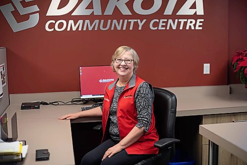 JESSICA LEE / WINNIPEG FREE PRESS

Michelle Houssin, volunteer coordinator at the Dakota Community Centre in St. Vital, poses for a photo at her desk on January 27, 2022.

Reporter: Aaron





