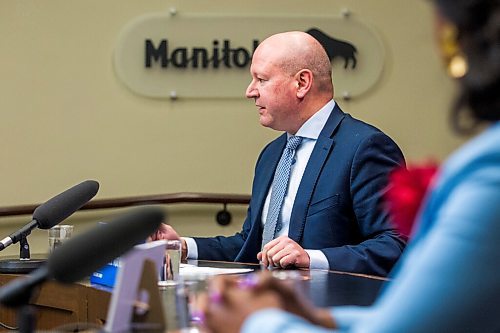 MIKAELA MACKENZIE / WINNIPEG FREE PRESS

Dr. Brent Roussin, chief provincial public health officer, speaks to media about public health orders and the health care system in Winnipeg on Friday, Jan. 28, 2022.  For Danielle/Tom story.
Winnipeg Free Press 2022.