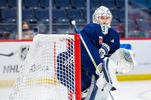 MIKAELA MACKENZIE / WINNIPEG FREE PRESS

Connor Hellebuyck at Jets practice at the Canada Life Centre in Winnipeg on Friday, Jan. 28, 2022.  For Mike McIntyre story.
Winnipeg Free Press 2022.