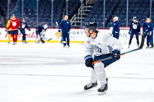 MIKAELA MACKENZIE / WINNIPEG FREE PRESS

Paul Stastny at Jets practice at the Canada Life Centre in Winnipeg on Friday, Jan. 28, 2022.  For Mike McIntyre story.
Winnipeg Free Press 2022.