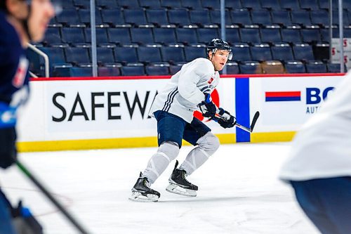 MIKAELA MACKENZIE / WINNIPEG FREE PRESS

Paul Stastny at Jets practice at the Canada Life Centre in Winnipeg on Friday, Jan. 28, 2022.  For Mike McIntyre story.
Winnipeg Free Press 2022.