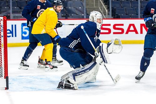 MIKAELA MACKENZIE / WINNIPEG FREE PRESS

Connor Hellebuyck at Jets practice at the Canada Life Centre in Winnipeg on Friday, Jan. 28, 2022.  For Mike McIntyre story.
Winnipeg Free Press 2022.