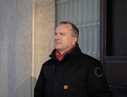 JESSICA LEE / WINNIPEG FREE PRESS

Shaun Loney poses for a portrait near City Hall on January 28, 2022.

Reporter: Joyanne





