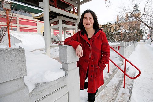 JOHN WOODS / WINNIPEG FREE PRESS
Tina Chen, Winnipeg Chinese Cultural & Community Centre board member, is photographed outside the centre Sunday, January 30, 2022. Chinese New Year is Feb 1.

Re: Abas