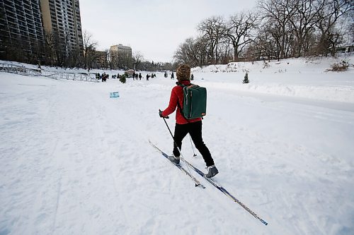 JOHN WOODS / WINNIPEG FREE PRESS
Lindsay Somers, who uses Winnipegs river ice trails to commute to work and to exercise with her friends and running club, is photographed on the Assiniboine River trail at the Hugo Dock  terminus Sunday, January 30, 2022. 

Re: Abas