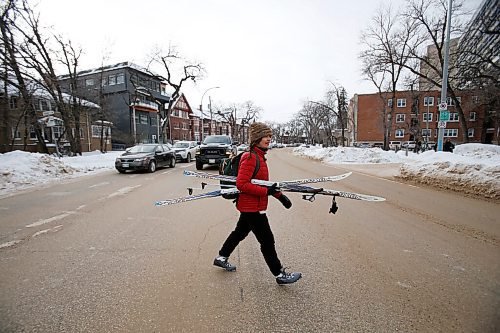 JOHN WOODS / WINNIPEG FREE PRESS
Lindsay Somers, who uses Winnipegs river ice trails to commute to work and to exercise with her friends and running club, is photographed walking to the Assiniboine River trail at the Hugo Dock terminus Sunday, January 30, 2022. 

Re: Abas