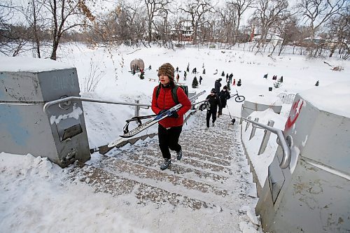 JOHN WOODS / WINNIPEG FREE PRESS
Lindsay Somers, who uses Winnipegs river ice trails to commute to work and to exercise with her friends and running club, is photographed walking home from the Assiniboine River trail at the Hugo Dock  terminus Sunday, January 30, 2022. 

Re: Abas