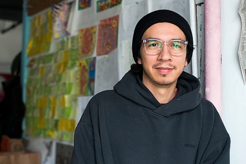 MIKAELA MACKENZIE / WINNIPEG FREE PRESS

Jordan Stranger poses for a portrait in his studio in the Exchange District in Winnipeg on Friday, Jan. 21, 2022. For Eva Wasney story.
Winnipeg Free Press 2022.