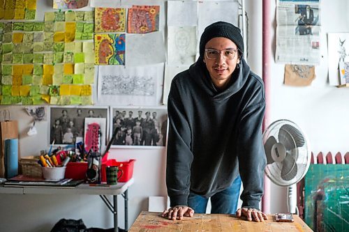 MIKAELA MACKENZIE / WINNIPEG FREE PRESS

Jordan Stranger poses for a portrait in his studio in the Exchange District in Winnipeg on Friday, Jan. 21, 2022. For Eva Wasney story.
Winnipeg Free Press 2022.