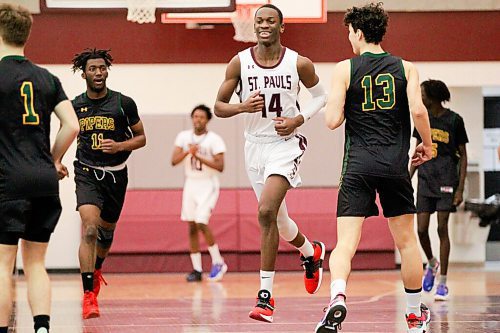 MIKAELA MACKENZIE / WINNIPEG FREE PRESS

St. Pauls Crusader Ramogi Nyagudi (14) plays in a game against the John Taylor Pipers in Winnipeg on Monday, Jan. 31, 2022.  For Mike Sawatzky story.
Winnipeg Free Press 2022.