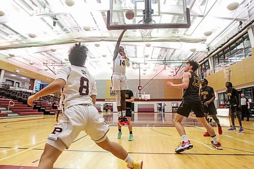 MIKAELA MACKENZIE / WINNIPEG FREE PRESS

St. Pauls Crusader Ramogi Nyagudi (14) plays in a game against the John Taylor Pipers in Winnipeg on Monday, Jan. 31, 2022.  For Mike Sawatzky story.
Winnipeg Free Press 2022.