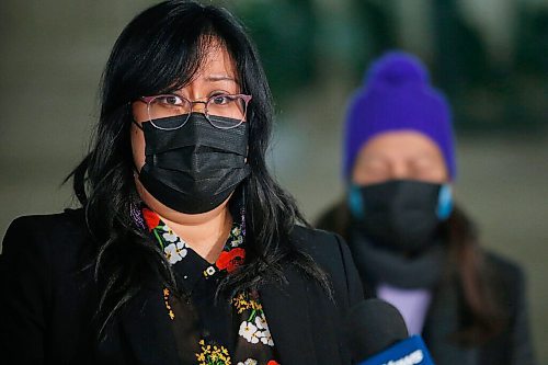 JOHN WOODS / WINNIPEG FREE PRESS
Melissa Carter, left, with her mother Florinda Apalit, speaks about her elderly father at a press conference at the Manitoba Legislature, Monday, January 31, 2022. Mr. Apalit was transferred from Concordia Hospital to Minnedosa.

Re: Danielle