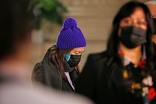 JOHN WOODS / WINNIPEG FREE PRESS
Melissa Carter, right, with her mother Florinda Apalit, speaks about her elderly father at a press conference at the Manitoba Legislature, Monday, January 31, 2022. Mr. Apalit was transferred from Concordia Hospital to Minnedosa.

Re: Danielle