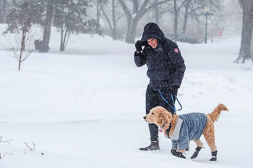 MIKAELA MACKENZIE / WINNIPEG FREE PRESS

Joel Deal Torre and his dog, Nylo, battle the blowing snow while walking on the legislative grounds in Winnipeg on Tuesday, Feb. 1, 2022.  Standup.
Winnipeg Free Press 2022.