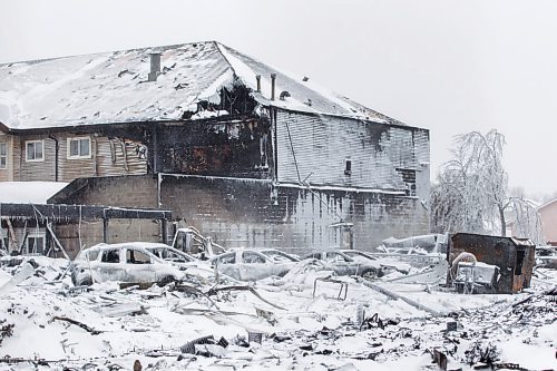 MIKAELA MACKENZIE / WINNIPEG FREE PRESS

The scene of the fire, which burned down a condo complex under construction and singed nearby buildings, on Kimberly Avenue in Winnipeg on Tuesday, Feb. 1, 2022. For --- story.
Winnipeg Free Press 2022.