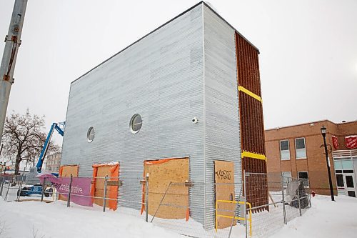 MIKE DEAL / WINNIPEG FREE PRESS
The public washroom slated for 715 Main was originally expected in December or January but now isnt expected to open until March because of material delays. Wins Bridgman, the projects architect, says large glass garage doors have been delayed, pushing the opening date back. He and Coun. Sherri Rollins say the project remains really important to provide vulnerable folks with access to washrooms. A city spokesperson says the ongoing pandemic will affect nearly all city projects to varying degrees but those impacts will differ from project to project. Some construction materials may have longer order and delivery times than others. The city is regularly informing members of council about these delays with as much information as we have available to us. Delays are a major issue impacting the construction industry and city projects are experiencing that as a result.
220201 - Tuesday, February 01, 2022.