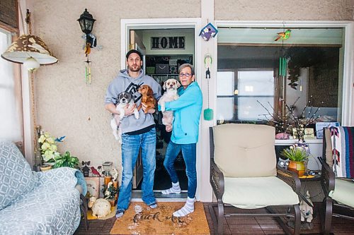 MIKAELA MACKENZIE / WINNIPEG FREE PRESS

Wendy Petrushak and her son, Graeme Mohr, pose for a photo in her condo, which they had to flee because of the Kimberly fire, in Winnipeg on Tuesday, Feb. 1, 2022. For Chris Kitching story.
Winnipeg Free Press 2022.