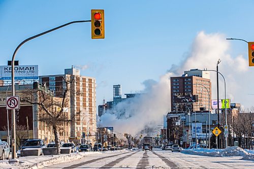 MIKAELA MACKENZIE / WINNIPEG FREE PRESS

Firefighters battle a fire at Portage Avenue and Langside Street in Winnipeg on Wednesday, Feb. 2, 2022. Standup.
Winnipeg Free Press 2022.