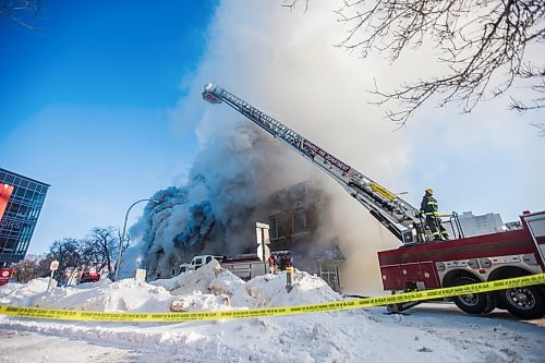 MIKAELA MACKENZIE / WINNIPEG FREE PRESS

Firefighters battle a fire at Portage Avenue and Langside Street in Winnipeg on Wednesday, Feb. 2, 2022. Standup.
Winnipeg Free Press 2022.