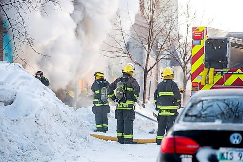 MIKAELA MACKENZIE / WINNIPEG FREE PRESS

Firefighters battle a fire at Portage Avenue and Langside Street in Winnipeg on Wednesday, Feb. 2, 2022. Standup.
Winnipeg Free Press 2022.