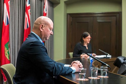 MIKAELA MACKENZIE / WINNIPEG FREE PRESS

Chief provincial public health officer Dr. Brent Roussin (left) and premier Heather Stefanson give a public health order update at the Manitoba Legislative Building in Winnipeg on Wednesday, Feb. 2, 2022. Standup.
Winnipeg Free Press 2022.