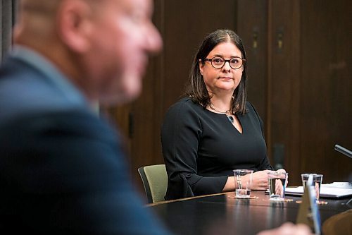 MIKAELA MACKENZIE / WINNIPEG FREE PRESS

Premier Heather Stefanson (right) and chief provincial public health officer Dr. Brent Roussin give a public health order update at the Manitoba Legislative Building in Winnipeg on Wednesday, Feb. 2, 2022. Standup.
Winnipeg Free Press 2022.