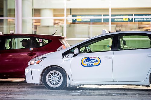 MIKAELA MACKENZIE / WINNIPEG FREE PRESS

Taxis at the airport in Winnipeg on Wednesday, Feb. 2, 2022. For Joyanne story.
Winnipeg Free Press 2022.