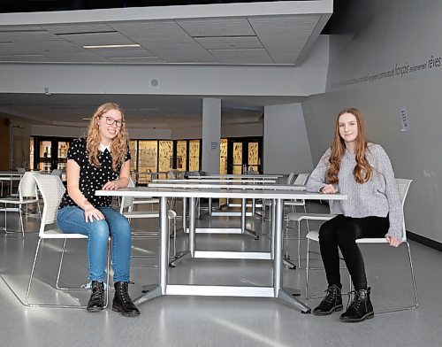 JESSICA LEE / WINNIPEG FREE PRESS

College Jeanne Sauve students Chloe Crockford (left) and Isabel OBrien are photographed in their school cafeteria on February 3, 2022.

Reporter: Maggie




