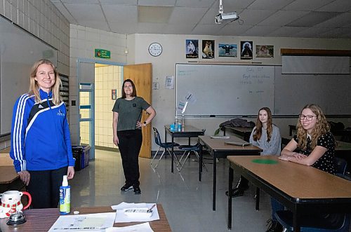 JESSICA LEE / WINNIPEG FREE PRESS

College Jeanne Sauve teachers (from left) Victoria Gudmundson and Véronique Reynolds; and students Isabel OBrien (second from right) and Chloe Crockford are photographed in a classroom on February 3, 2022.

Reporter: Maggie



