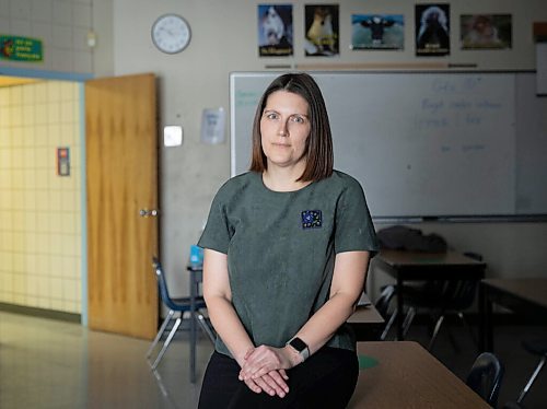 JESSICA LEE / WINNIPEG FREE PRESS

College Jeanne Sauve teacher-librarian Véronique Reynolds is photographed on February 3, 2022.

Reporter: Maggie




