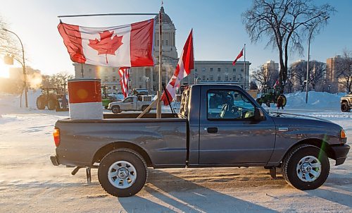 MIKE DEAL / WINNIPEG FREE PRESS
Protesters block the entrance to the Manitoba Legislative building on Broadway Avenue and have parked their trucks along Memorial early Friday morning.
220204 - Friday, February 04, 2022.