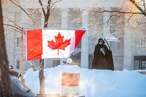 MIKAELA MACKENZIE / WINNIPEG FREE PRESS

Counter-protesters show up at a rally against vaccine mandates and in support of truckers outside of the Manitoba Legislative Building in Winnipeg on Friday, Feb. 4, 2022. For Carol/Danielle story.
Winnipeg Free Press 2022.