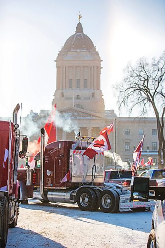 MIKAELA MACKENZIE / WINNIPEG FREE PRESS

Folks rally against vaccine mandates and in support of truckers outside of the Manitoba Legislative Building in Winnipeg on Friday, Feb. 4, 2022. For Carol/Danielle story.
Winnipeg Free Press 2022.