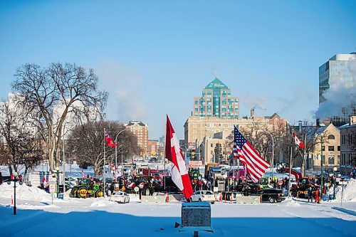 MIKAELA MACKENZIE / WINNIPEG FREE PRESS

Folks rally against vaccine mandates and in support of truckers outside of the Manitoba Legislative Building in Winnipeg on Friday, Feb. 4, 2022. For Carol/Danielle story.
Winnipeg Free Press 2022.