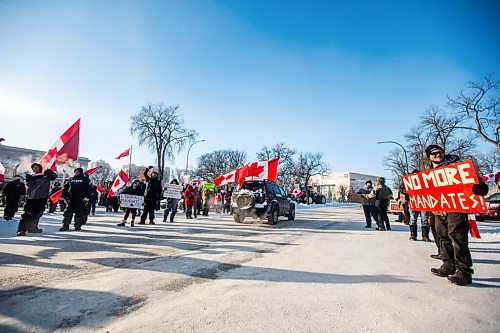 MIKAELA MACKENZIE / WINNIPEG FREE PRESS

Folks rally against vaccine mandates and in support of truckers outside of the Manitoba Legislative Building in Winnipeg on Friday, Feb. 4, 2022. For Carol/Danielle story.
Winnipeg Free Press 2022.