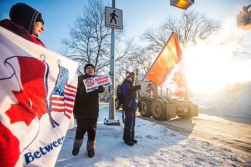 MIKAELA MACKENZIE / WINNIPEG FREE PRESS

Folks rally against vaccine mandates and in support of truckers outside of the Manitoba Legislative Building in Winnipeg on Friday, Feb. 4, 2022. For Carol/Danielle story.
Winnipeg Free Press 2022.