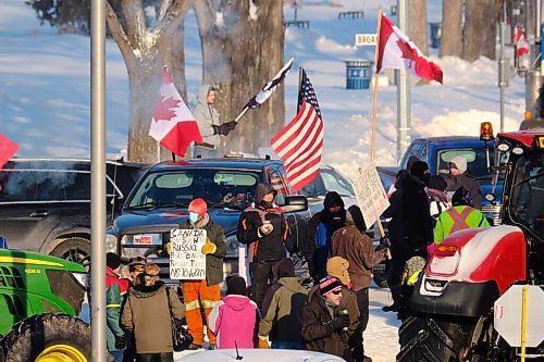 MIKE DEAL / WINNIPEG FREE PRESS
Protesters block the entrance to the Manitoba Legislative building on Broadway Avenue and have parked their trucks along Memorial early Friday morning.
220204 - Friday, February 04, 2022.