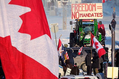 MIKE DEAL / WINNIPEG FREE PRESS
Protesters block the entrance to the Manitoba Legislative building on Broadway Avenue and have parked their trucks along Memorial early Friday morning.
220204 - Friday, February 04, 2022.