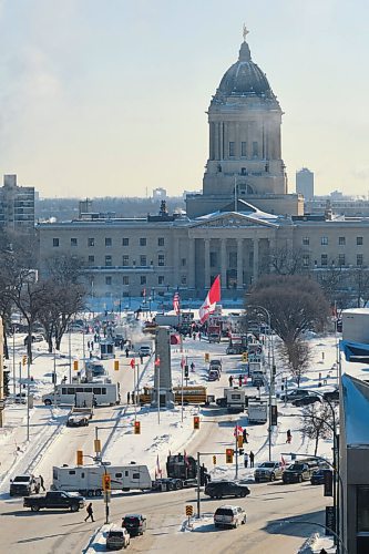 MIKE DEAL / WINNIPEG FREE PRESS
Protesters block the entrance to the Manitoba Legislative building on Broadway Avenue and have parked their trucks along Memorial all day Friday.
220204 - Friday, February 04, 2022.