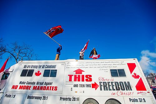 MIKAELA MACKENZIE / WINNIPEG FREE PRESS

Folks rally against vaccine mandates and in support of truckers outside of the Manitoba Legislative Building in Winnipeg on Friday, Feb. 4, 2022. For Carol/Danielle story.
Winnipeg Free Press 2022.