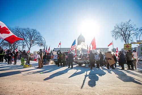 MIKAELA MACKENZIE / WINNIPEG FREE PRESS

Folks rally against vaccine mandates and in support of truckers outside of the Manitoba Legislative Building in Winnipeg on Friday, Feb. 4, 2022. For Carol/Danielle story.
Winnipeg Free Press 2022.