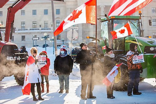 MIKAELA MACKENZIE / WINNIPEG FREE PRESS

Folks rally against vaccine mandates and in support of truckers outside of the Manitoba Legislative Building in Winnipeg on Friday, Feb. 4, 2022. For Carol/Danielle story.
Winnipeg Free Press 2022.