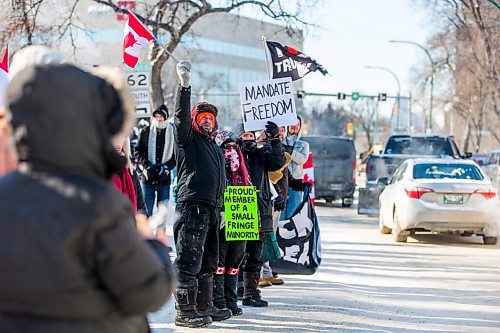 MIKAELA MACKENZIE / WINNIPEG FREE PRESS

Folks rally against vaccine mandates and in support of truckers outside of the Manitoba Legislative Building in Winnipeg on Friday, Feb. 4, 2022. For Carol/Danielle story.
Winnipeg Free Press 2022.