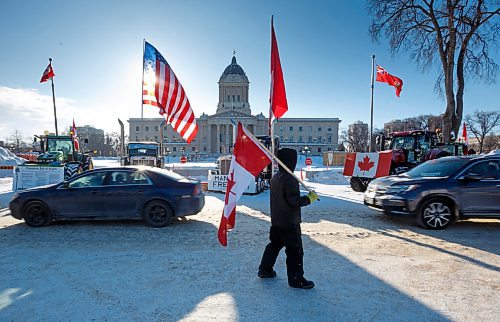 MIKE DEAL / WINNIPEG FREE PRESS
Protesters continue to block the entrance to the Manitoba Legislative building on Broadway early Monday morning. The mandate protesters, who have been set up along Memorial Boulevard since Friday morning, now have access to portable toilets and are using fire pits to keep warm.
220207 - Monday, February 07, 2022.