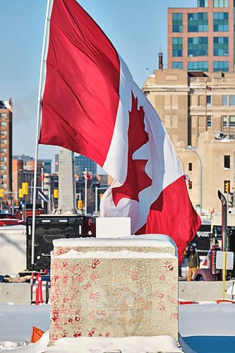 MIKE DEAL / WINNIPEG FREE PRESS
The limestone pedestal for the Queen Victoria statue that was torn down still sits empty.
See Carol Sanders story
220207 - Monday, February 07, 2022.