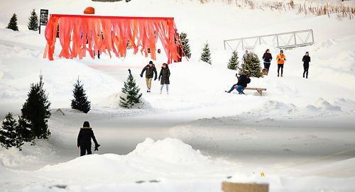 MIKE DEAL / WINNIPEG FREE PRESS
The Nestaweya River Trail at The Forks remains open with lots of joggers, skaters, cyclists and dog walkers taking advantage of the warmer weather Tuesday morning. 
220208 - Tuesday, February 08, 2022.