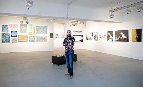 JESSICA LEE / WINNIPEG FREE PRESS

Artist Tameem Safi poses for a photo on February 8, 2022 at Cre8ery Gallery where his show Through and Through is being held.

Reporter: Ben




